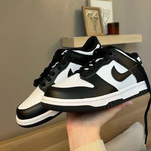 Nike Low Dunks Panda